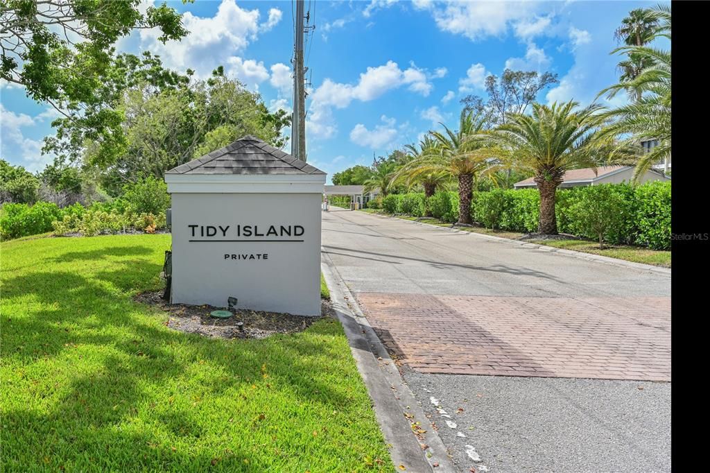 Active With Contract: $460,000 (2 beds, 2 baths, 1705 Square Feet)