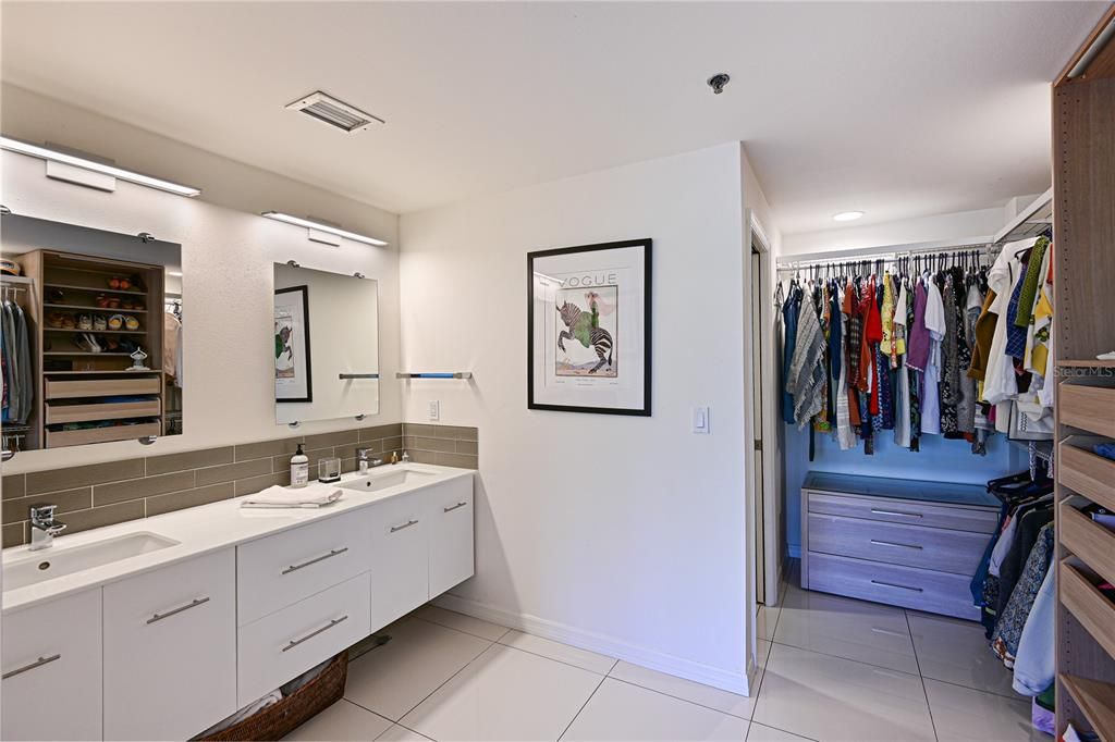 Active With Contract: $460,000 (2 beds, 2 baths, 1705 Square Feet)