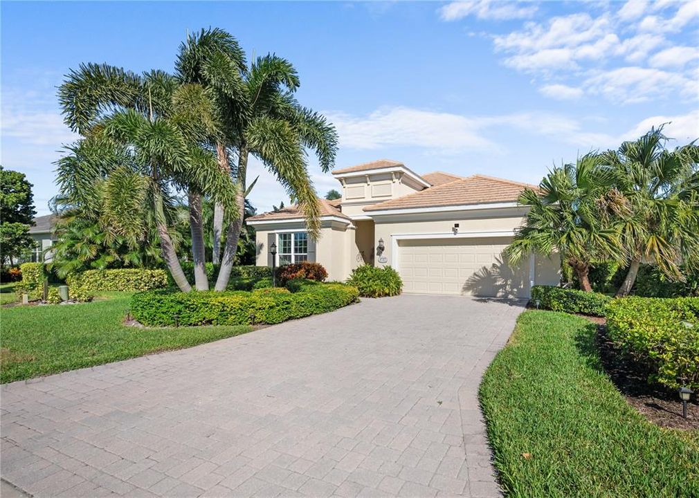 Vendido Recientemente: $699,000 (3 camas, 2 baños, 2148 Pies cuadrados)