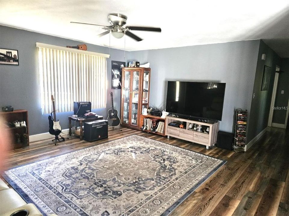 Activo con contrato: $185,000 (2 camas, 2 baños, 1092 Pies cuadrados)