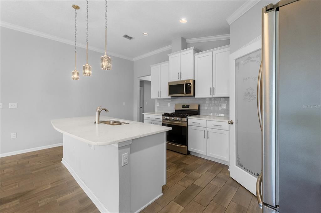 For Sale: $344,900 (4 beds, 2 baths, 1874 Square Feet)