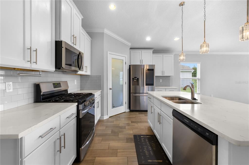 For Sale: $344,900 (4 beds, 2 baths, 1874 Square Feet)