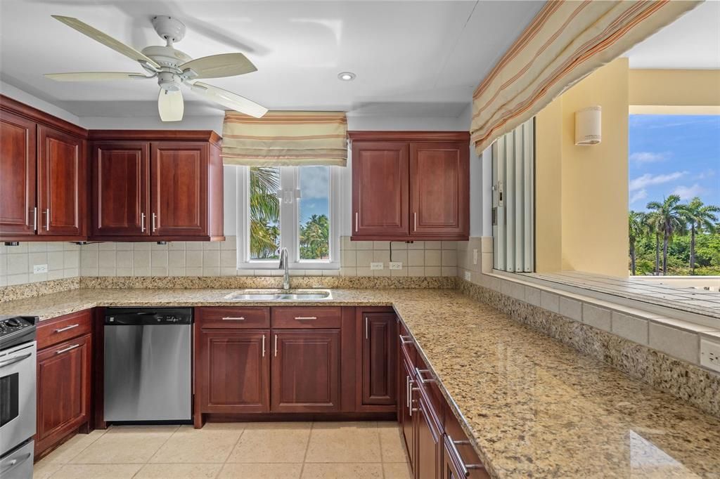 For Sale: $850,000 (3 beds, 3 baths, 1963 Square Feet)