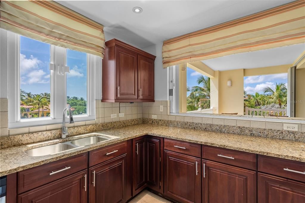 For Sale: $850,000 (3 beds, 3 baths, 1963 Square Feet)