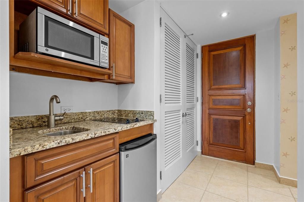 For Sale: $850,000 (3 beds, 3 baths, 1963 Square Feet)