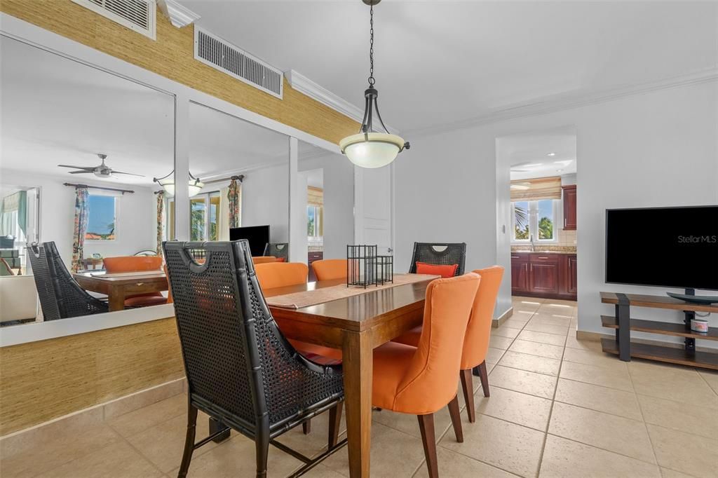 For Sale: $850,000 (3 beds, 3 baths, 1963 Square Feet)