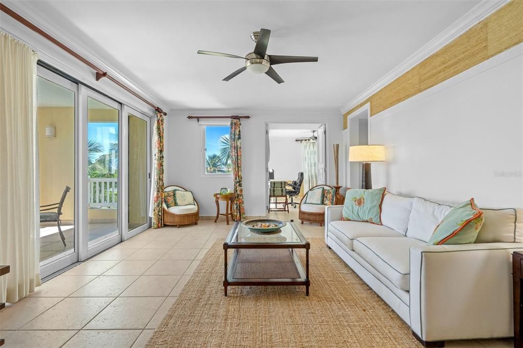 For Sale: $850,000 (3 beds, 3 baths, 1963 Square Feet)