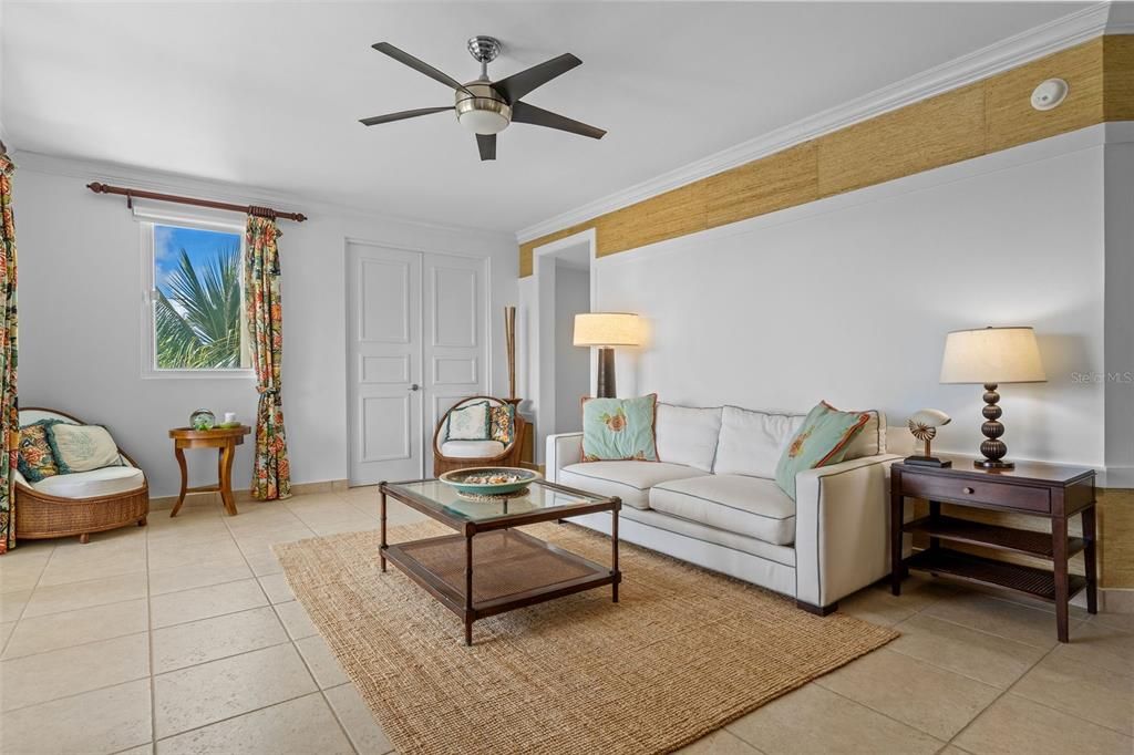 For Sale: $850,000 (3 beds, 3 baths, 1963 Square Feet)