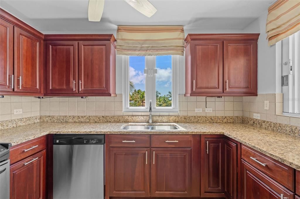 For Sale: $850,000 (3 beds, 3 baths, 1963 Square Feet)