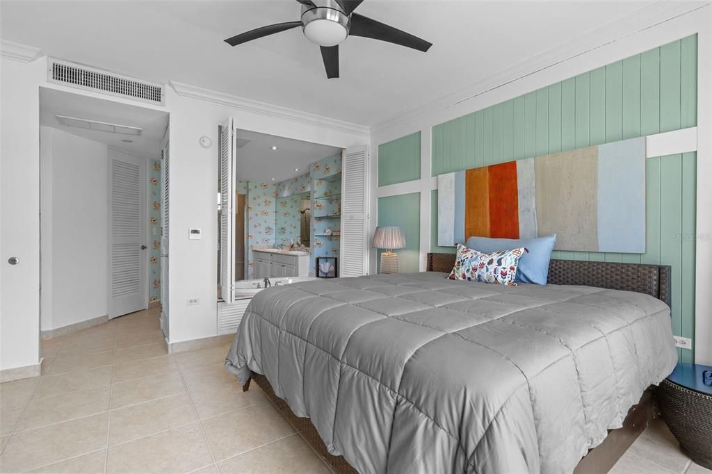 For Sale: $850,000 (3 beds, 3 baths, 1963 Square Feet)