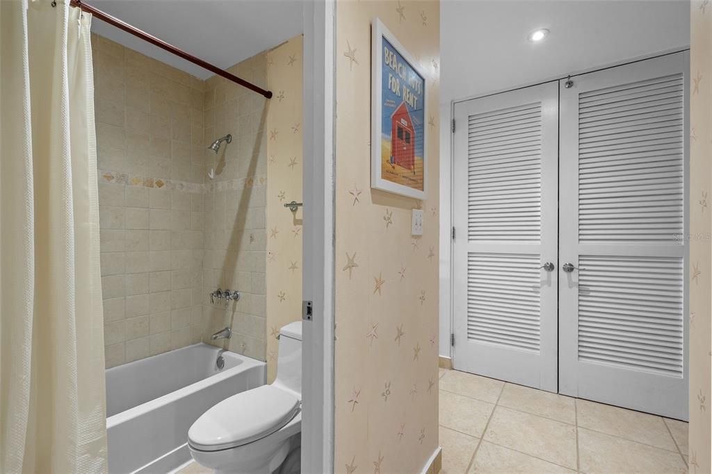 For Sale: $850,000 (3 beds, 3 baths, 1963 Square Feet)