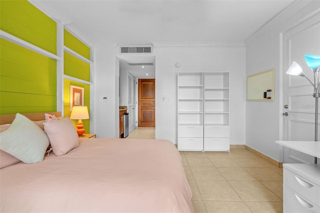 For Sale: $850,000 (3 beds, 3 baths, 1963 Square Feet)