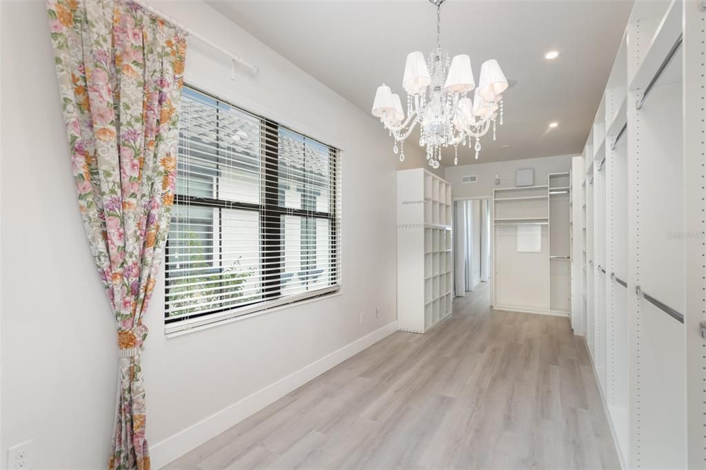 待售: $1,575,000 (6 贝兹, 6 浴室, 4252 平方英尺)