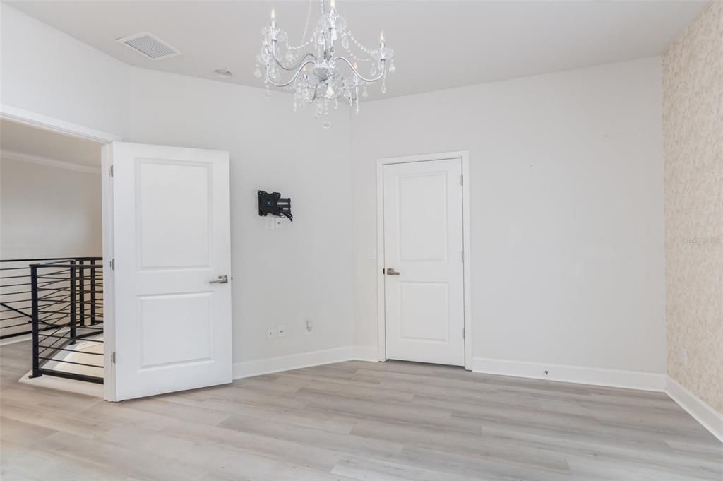 待售: $1,575,000 (6 贝兹, 6 浴室, 4252 平方英尺)