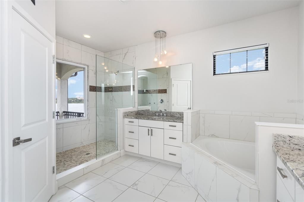 待售: $1,575,000 (6 贝兹, 6 浴室, 4252 平方英尺)