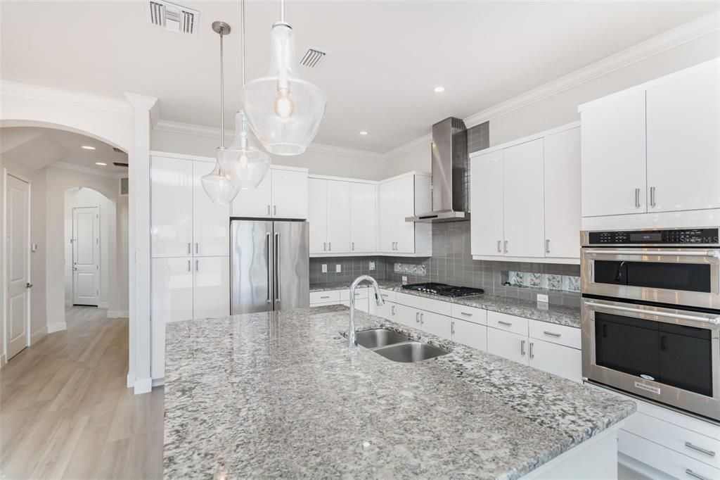 待售: $1,575,000 (6 贝兹, 6 浴室, 4252 平方英尺)