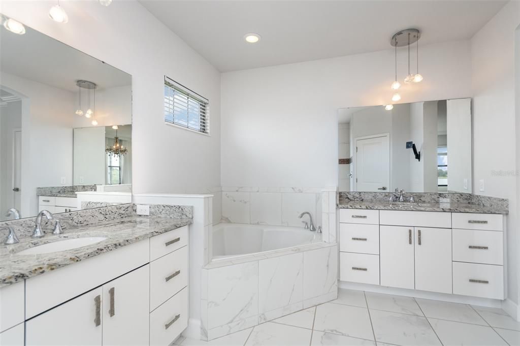 待售: $1,575,000 (6 贝兹, 6 浴室, 4252 平方英尺)