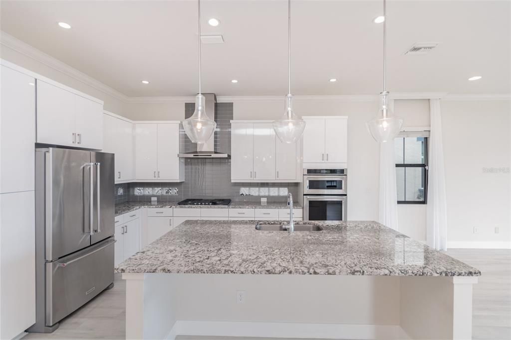 待售: $1,575,000 (6 贝兹, 6 浴室, 4252 平方英尺)