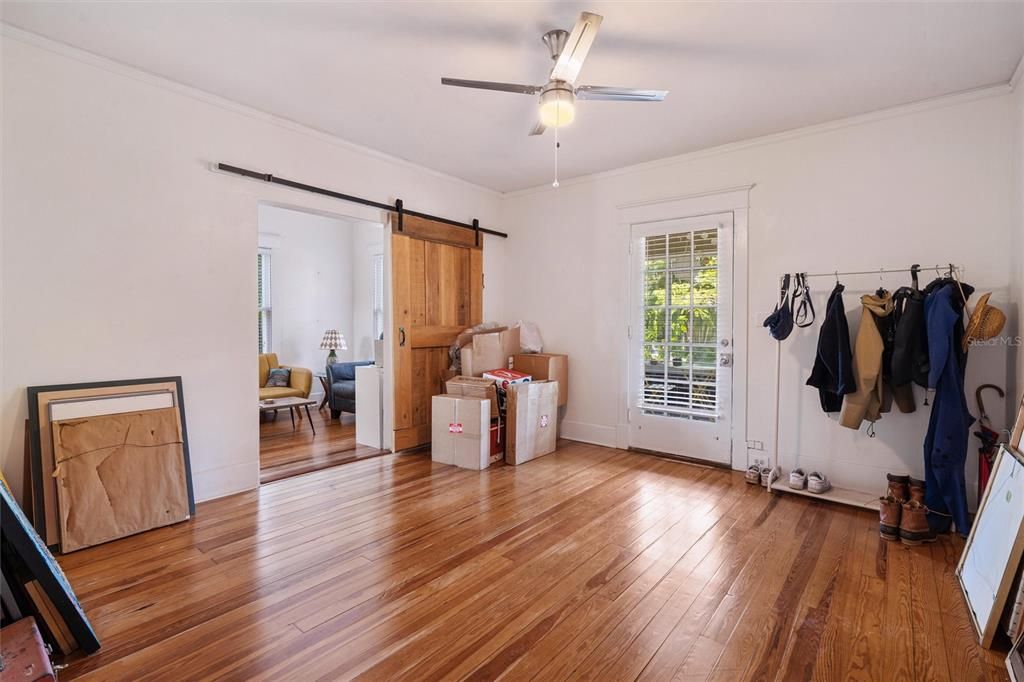 合同活跃: $1,165,000 (6 贝兹, 0 浴室, 2588 平方英尺)