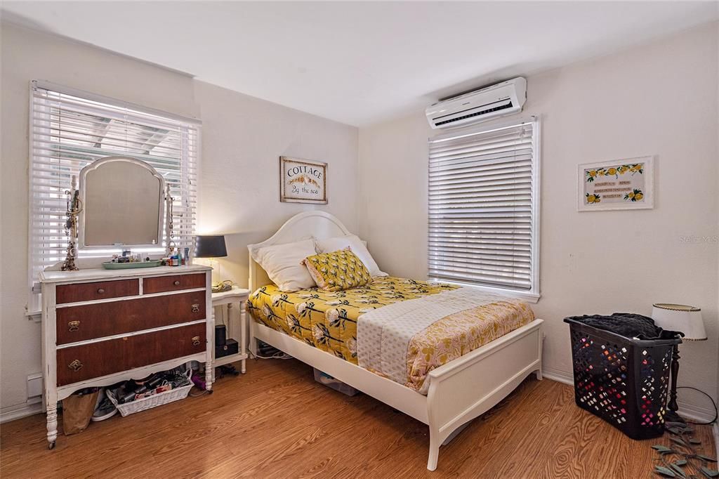 合同活跃: $1,165,000 (6 贝兹, 0 浴室, 2588 平方英尺)