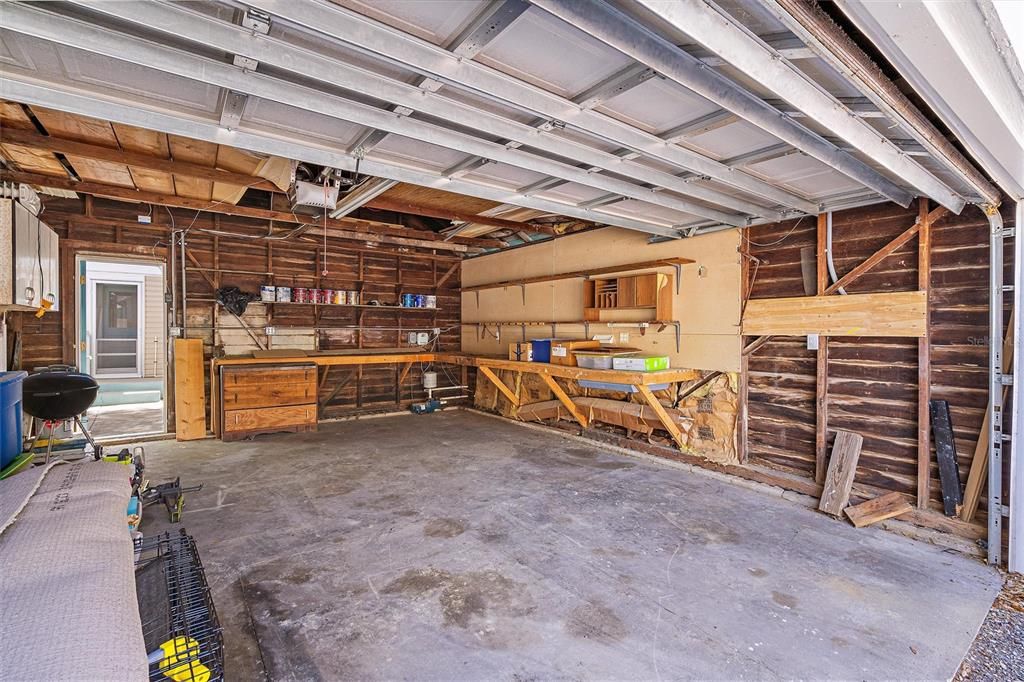 合同活跃: $1,165,000 (6 贝兹, 0 浴室, 2588 平方英尺)