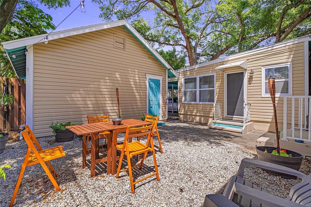 合同活跃: $1,165,000 (6 贝兹, 0 浴室, 2588 平方英尺)