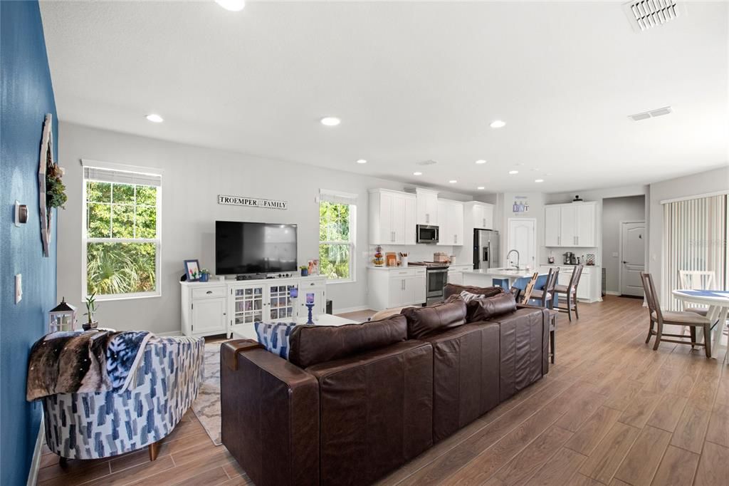 En Venta: $515,000 (4 camas, 3 baños, 2889 Pies cuadrados)