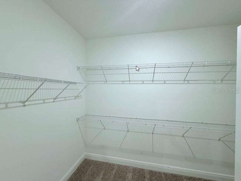 合同活跃: $439,990 (4 贝兹, 3 浴室, 2381 平方英尺)