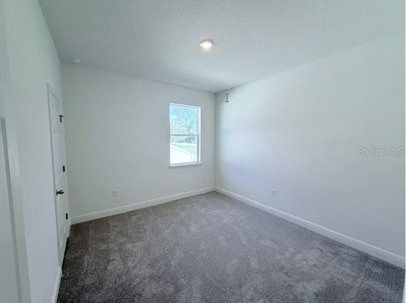 合同活跃: $439,990 (4 贝兹, 3 浴室, 2381 平方英尺)