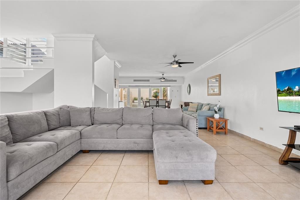 Active With Contract: $565,000 (3 beds, 2 baths, 2087 Square Feet)