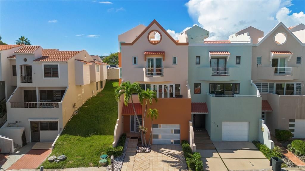 Active With Contract: $565,000 (3 beds, 2 baths, 2087 Square Feet)