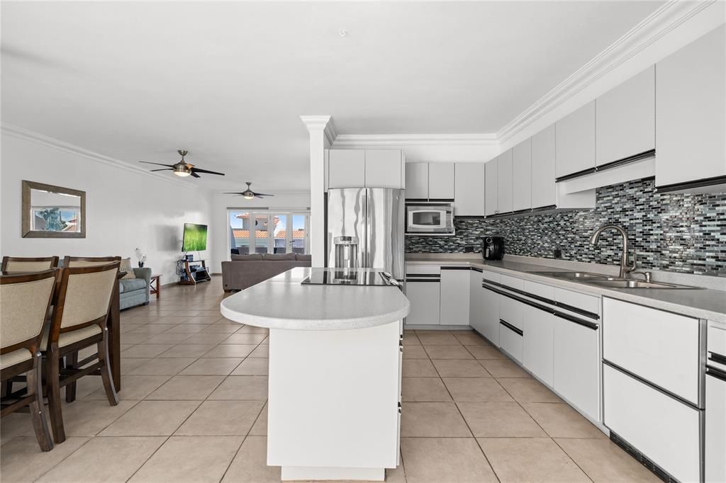 Active With Contract: $565,000 (3 beds, 2 baths, 2087 Square Feet)