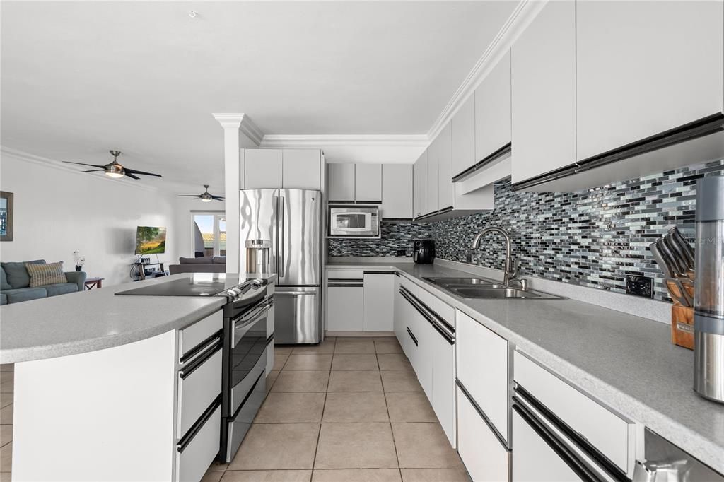 Active With Contract: $565,000 (3 beds, 2 baths, 2087 Square Feet)