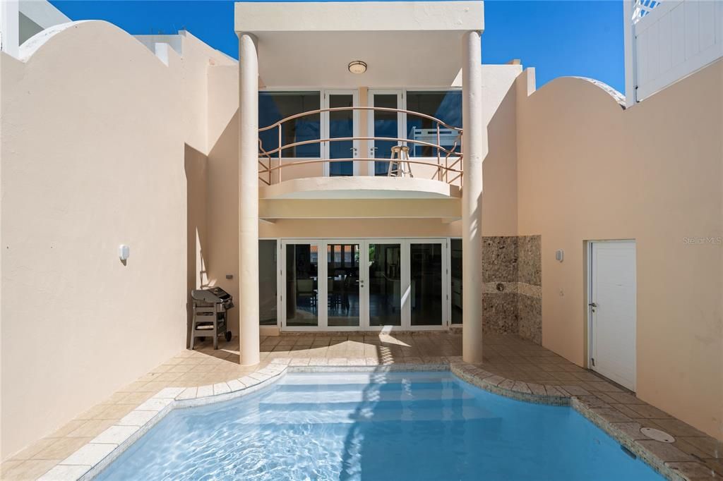 Active With Contract: $565,000 (3 beds, 2 baths, 2087 Square Feet)