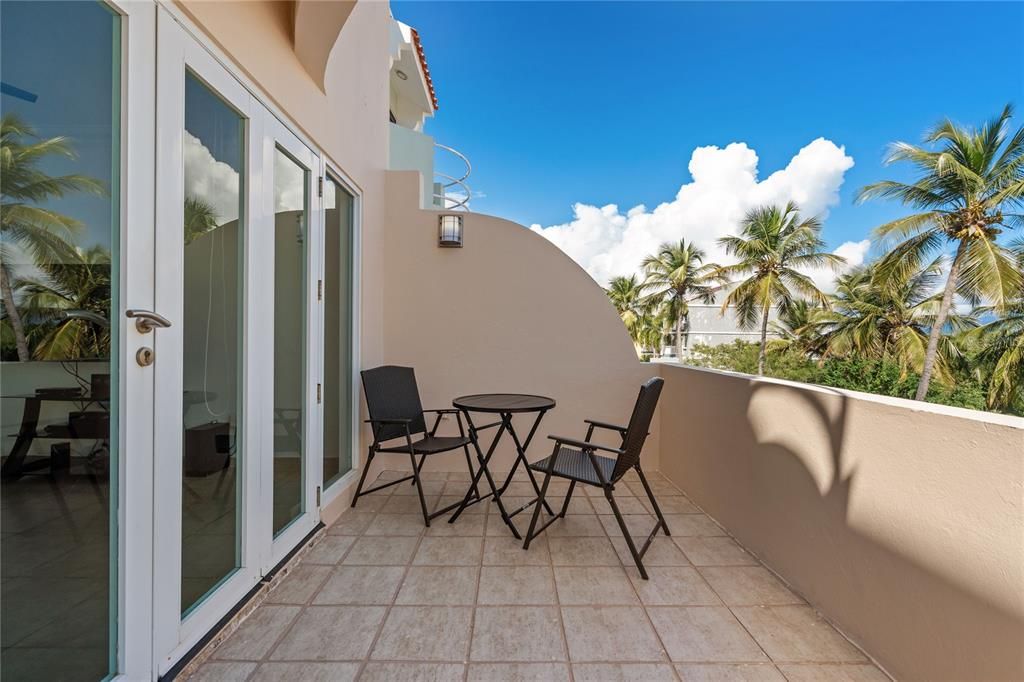 Active With Contract: $565,000 (3 beds, 2 baths, 2087 Square Feet)