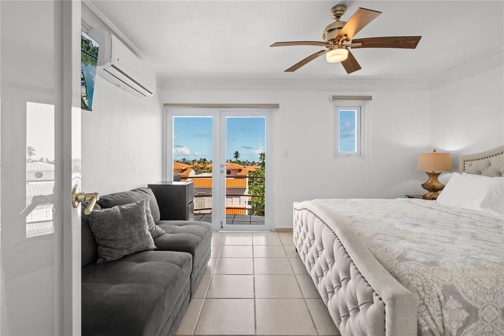 Active With Contract: $565,000 (3 beds, 2 baths, 2087 Square Feet)