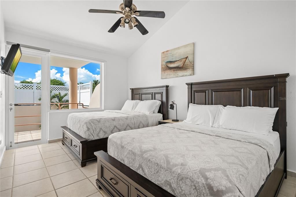 Active With Contract: $565,000 (3 beds, 2 baths, 2087 Square Feet)