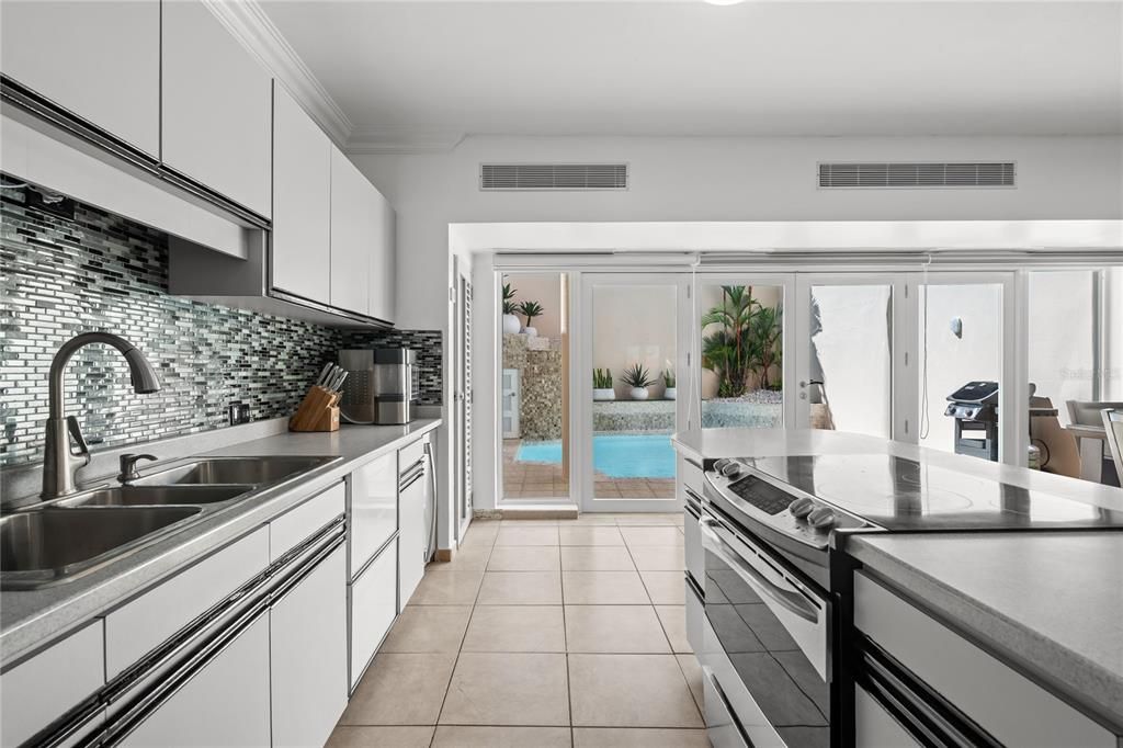 Active With Contract: $565,000 (3 beds, 2 baths, 2087 Square Feet)