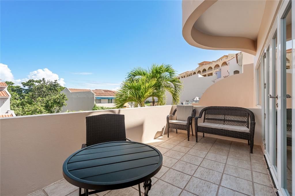 Active With Contract: $565,000 (3 beds, 2 baths, 2087 Square Feet)