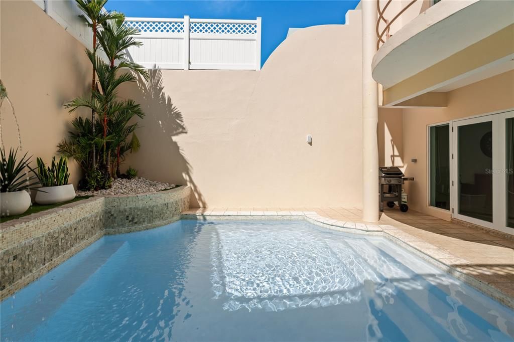 Active With Contract: $565,000 (3 beds, 2 baths, 2087 Square Feet)