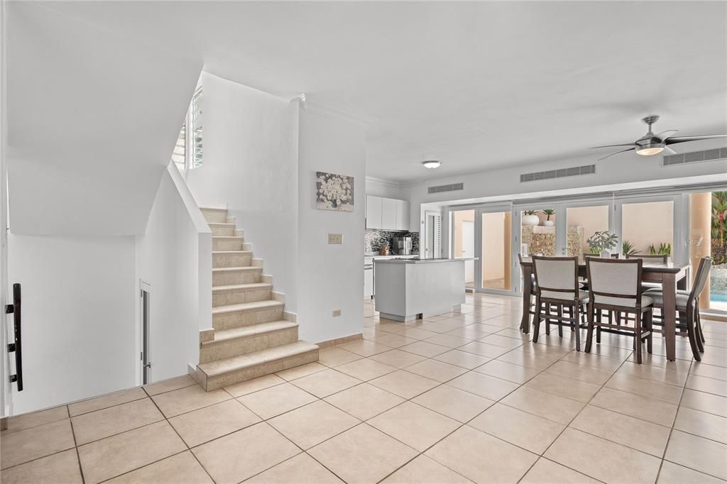 Active With Contract: $565,000 (3 beds, 2 baths, 2087 Square Feet)