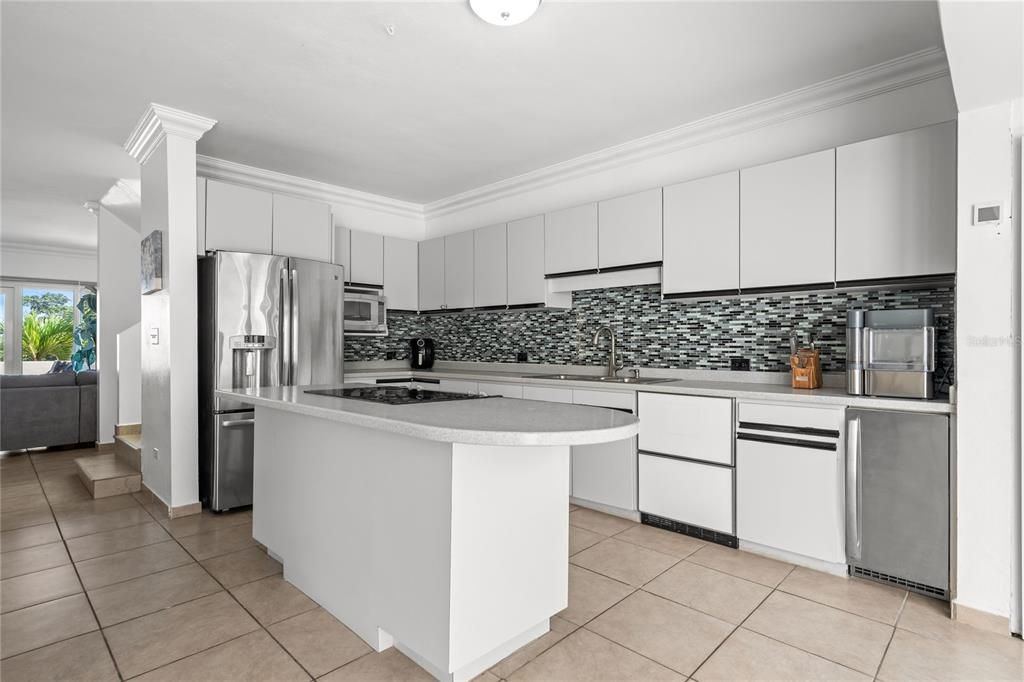 Active With Contract: $565,000 (3 beds, 2 baths, 2087 Square Feet)