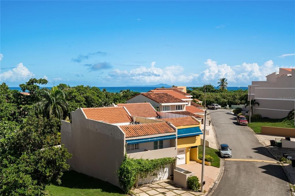 Active With Contract: $565,000 (3 beds, 2 baths, 2087 Square Feet)