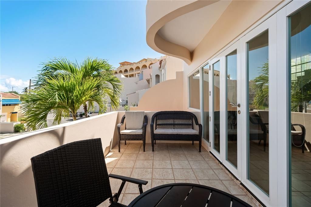 Active With Contract: $565,000 (3 beds, 2 baths, 2087 Square Feet)