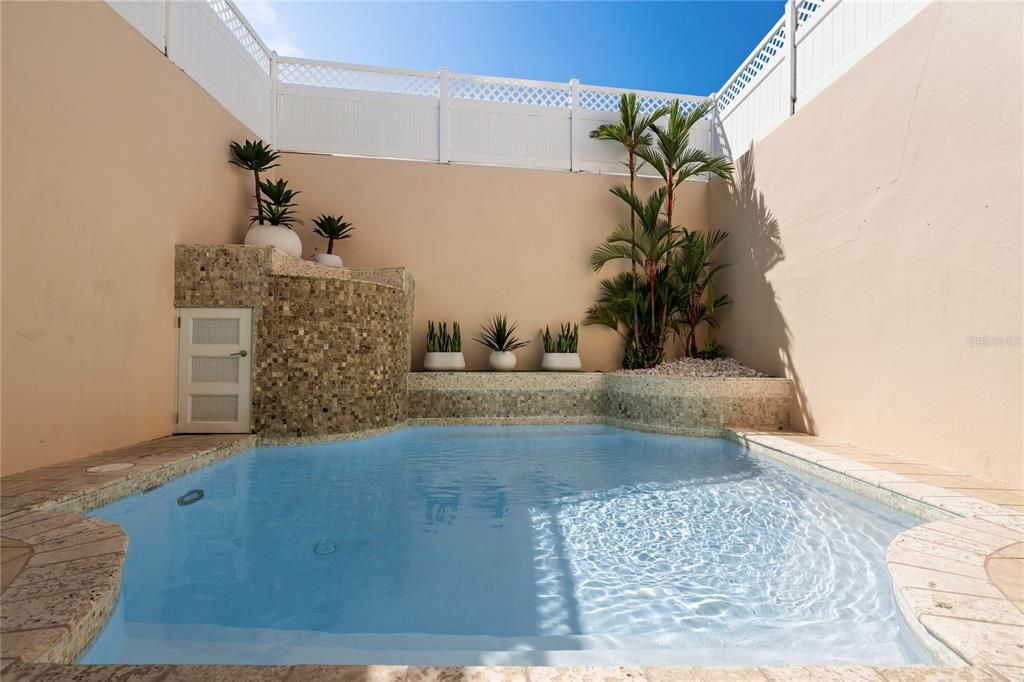 Active With Contract: $565,000 (3 beds, 2 baths, 2087 Square Feet)