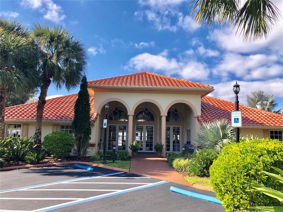 For Rent: $1,700 (2 beds, 2 baths, 930 Square Feet)