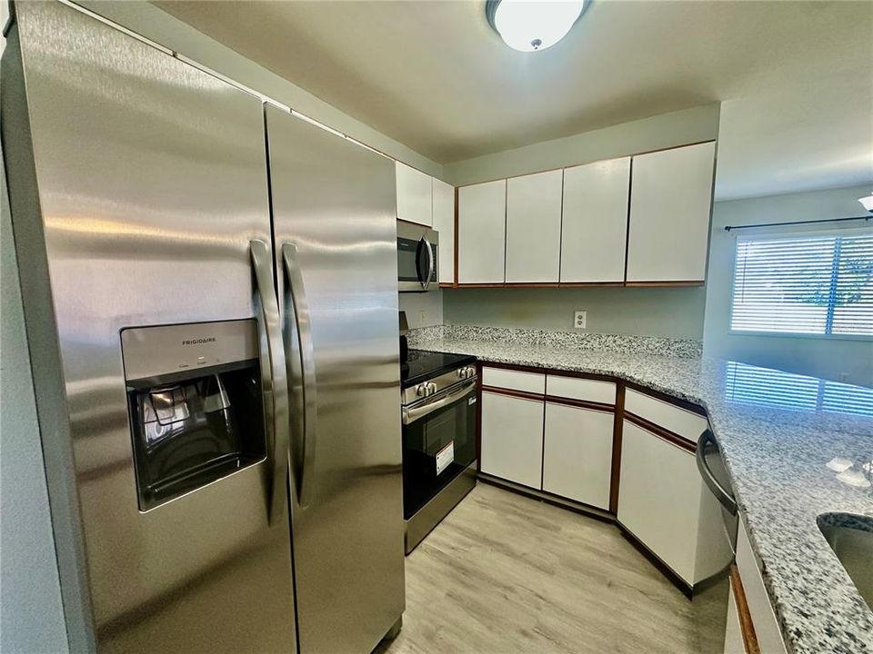 For Rent: $1,700 (2 beds, 2 baths, 930 Square Feet)