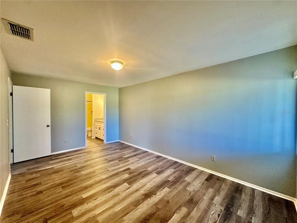 For Rent: $1,700 (2 beds, 2 baths, 930 Square Feet)