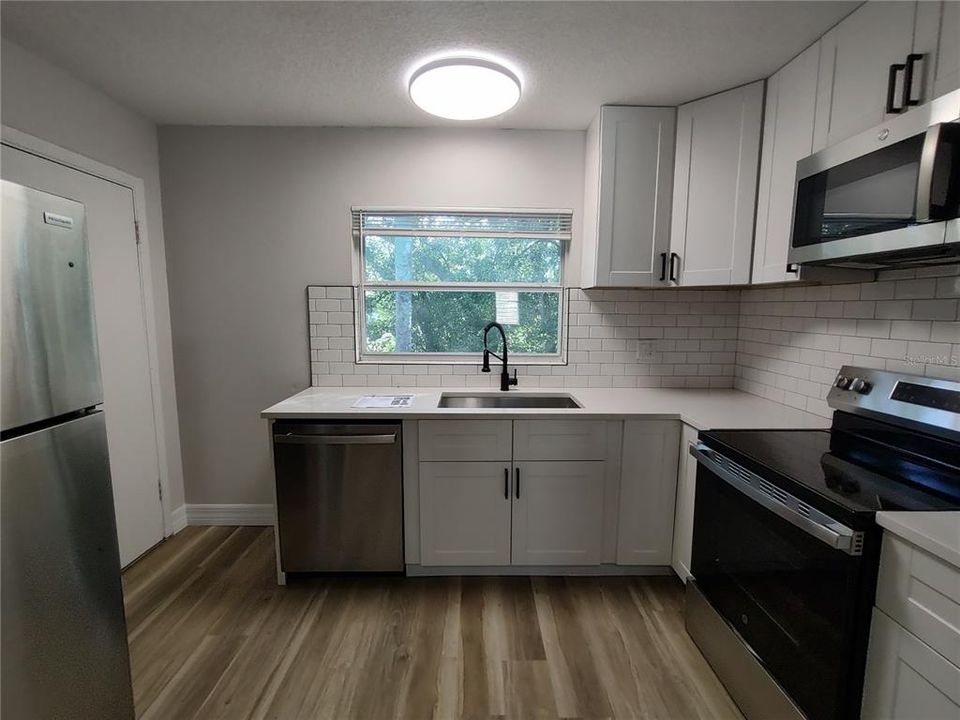 出租: $1,450 (2 贝兹, 2 浴室, 1036 平方英尺)