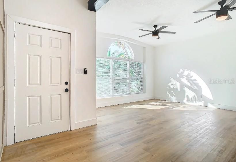 待售: $255,000 (3 贝兹, 2 浴室, 1427 平方英尺)